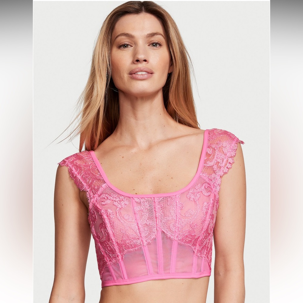 VICTORIA SECRET 

Dream Angels

Boho Floral Embroidery Cap-Sleeve Corset